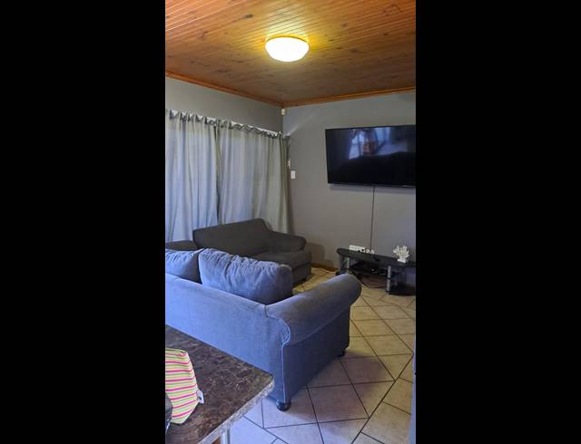 2 BEDROOM APARTMENT FOR SALE IN JEFFREYS BAY CENTRAL